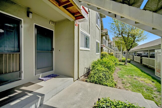 Building Photo - 678 Santa Alicia Dr