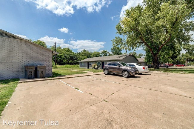 Building Photo - 1308 N Irvington Ave