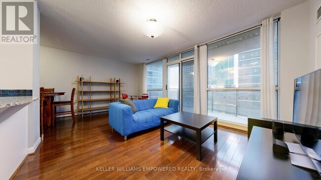 Photo du bâtiment - 33 Sheppard Ave E