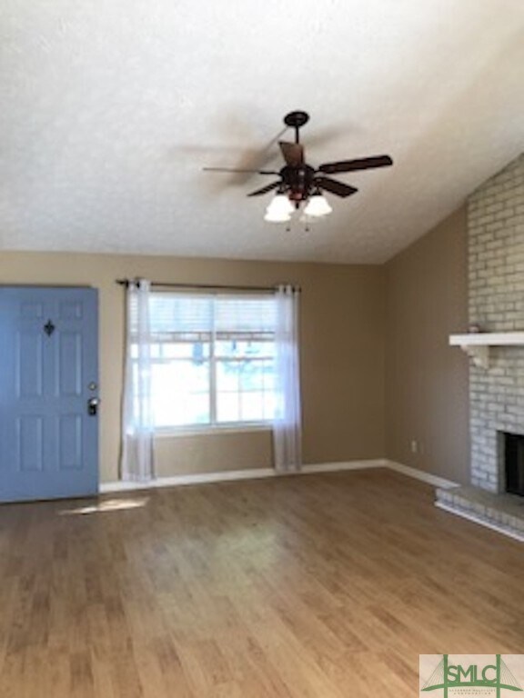 Foto del edificio - 348 Sterling Creek Dr