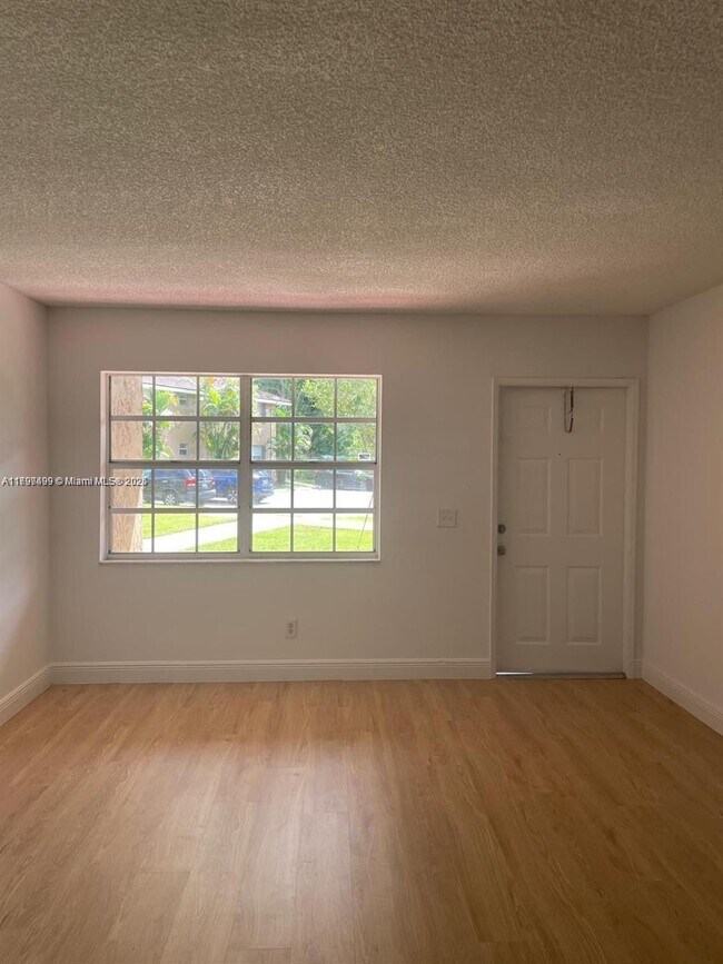 Foto del edificio - 10476 NW 8th St