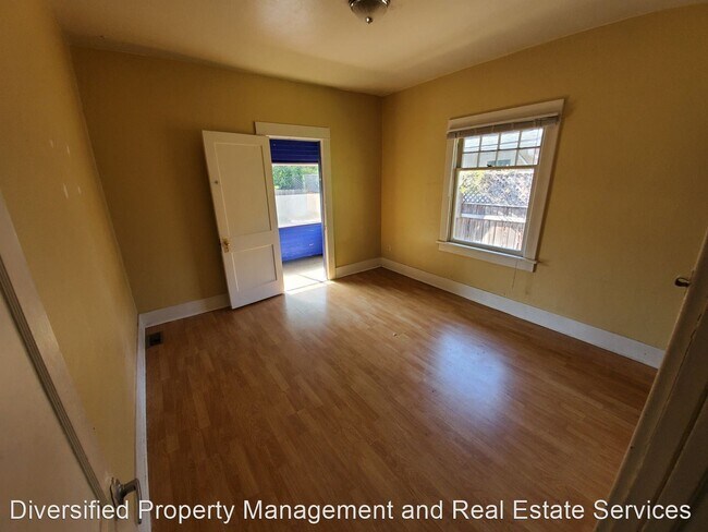 Building Photo - 5 br, 2 bath House - 204 NW Kings Blvd.