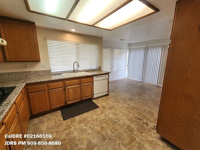 Foto del edificio - Walnut 4 Bedroom Home