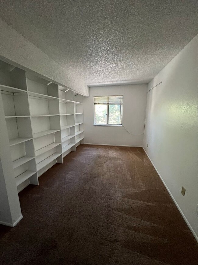 Building Photo - ADJACENT TO NAU: University Meadows-2 Bed/...