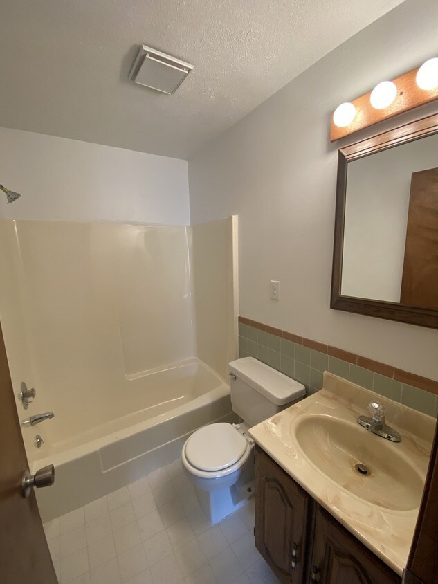 Primary Photo - 1208 Payne Avenue, Unit 1