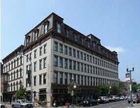 Building Photo - 5 Broadway