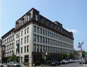 Building Photo - 5 Broadway
