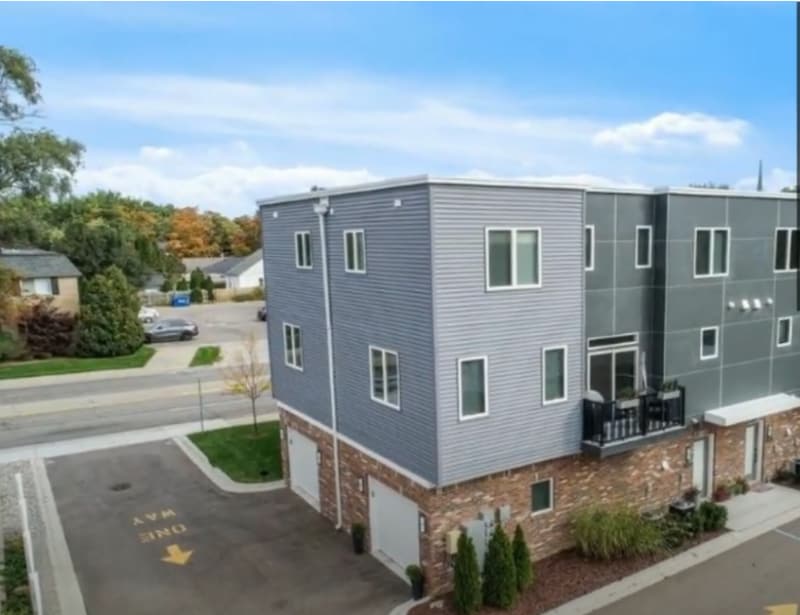 4227 W 14 Mile Rd, Royal Oak, MI 48073 Townhome Rentals in Royal Oak