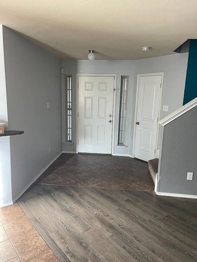 Building Photo - Room in House on Overlook Dr