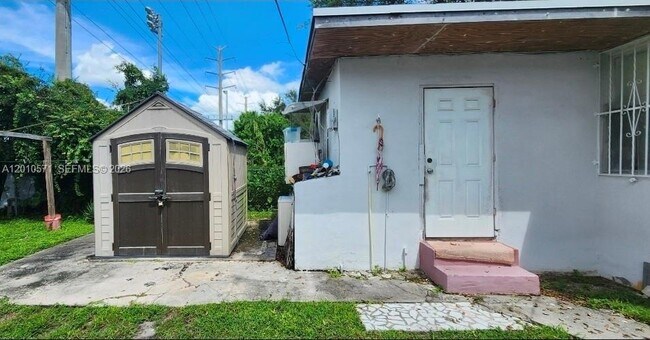 Foto del edificio - 405 NW 64th St
