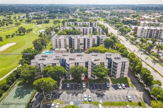 Foto del edificio - 7125 NW 186th St
