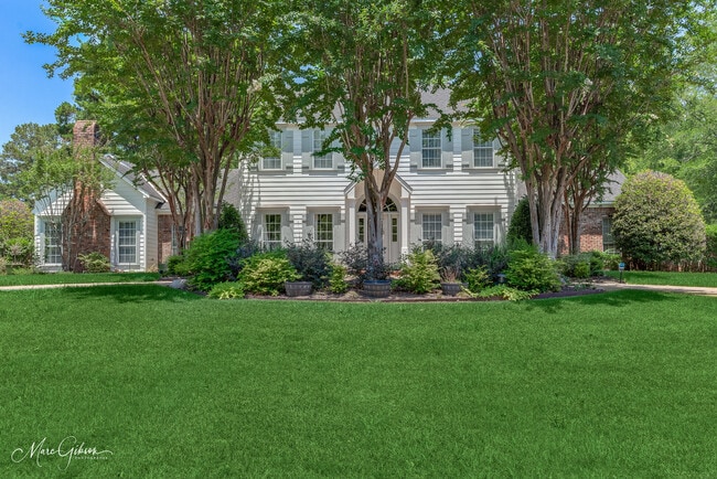 Building Photo - 1260 Capilano Dr