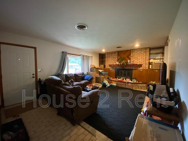 Building Photo - 113 Belinda Dr