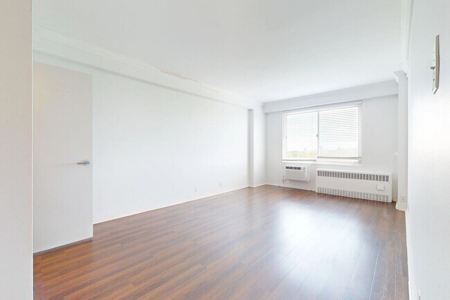Interior Photo - Dorchester