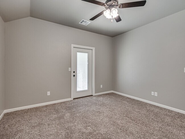 Foto del edificio - 5800 Campbell Creek Dr