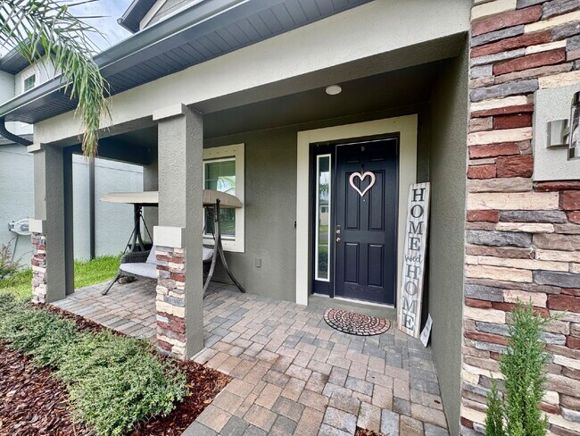 Foto del edificio - "Spacious 5-Bedroom Sanctuary with 4 Full Baths in Wimauma - 3,566 Sq Ft of Comfort!"