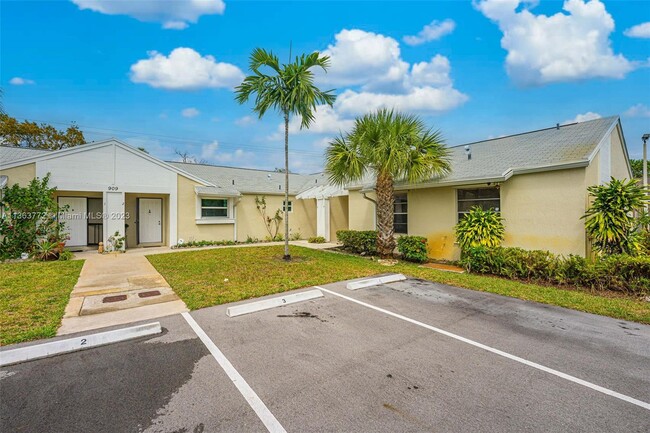 Building Photo - 909 NE 214th Ln