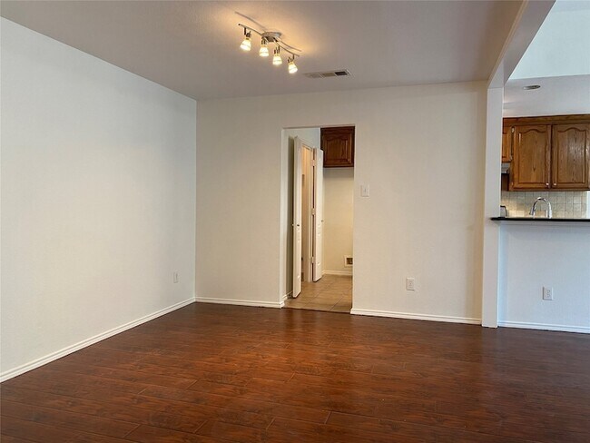Foto del edificio - 2324 Treyburn Ct