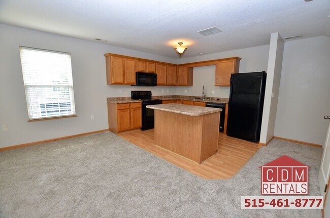 Foto del edificio - Wonderful Waukee Townhome