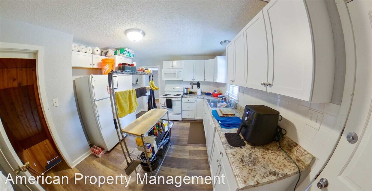 1402 Legore Ln, Manhattan, KS 66502