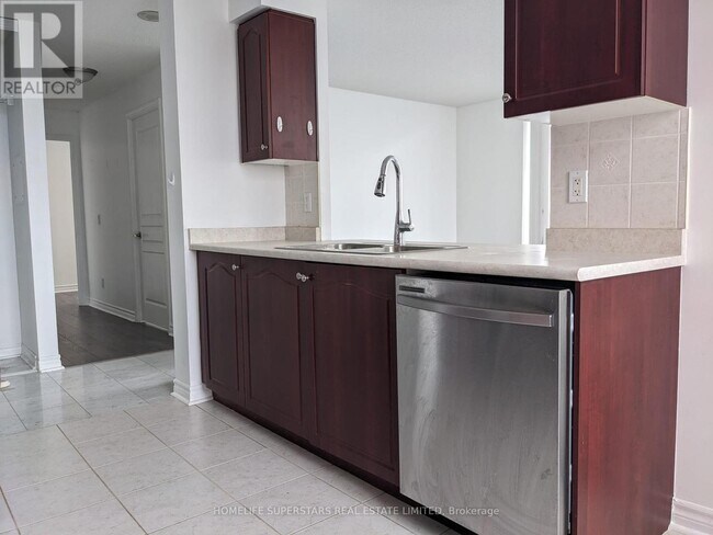 Photo du bâtiment - 330-LP330 Red Maple Rd