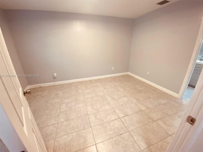 Foto del edificio - 9890 Hammocks Blvd