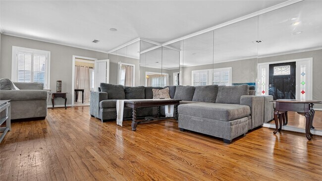 Foto del edificio - 1606 W Shady Grove Rd