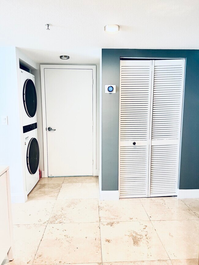 Laundry - 1800 N Bayshore Dr