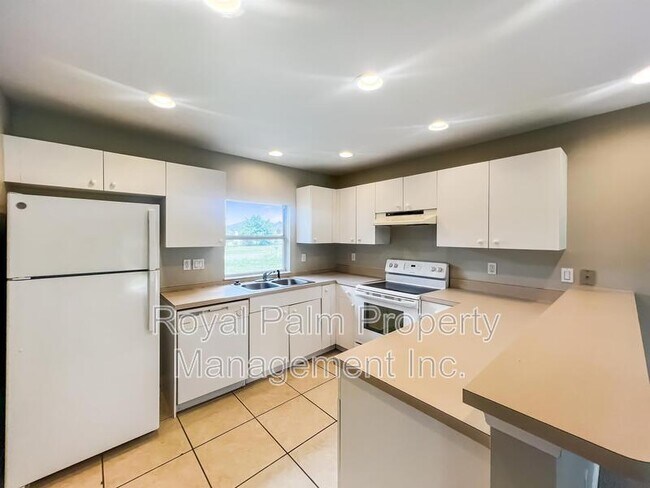Foto del edificio - 4795 Golfview Blvd