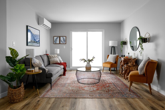 Building Photo - The View