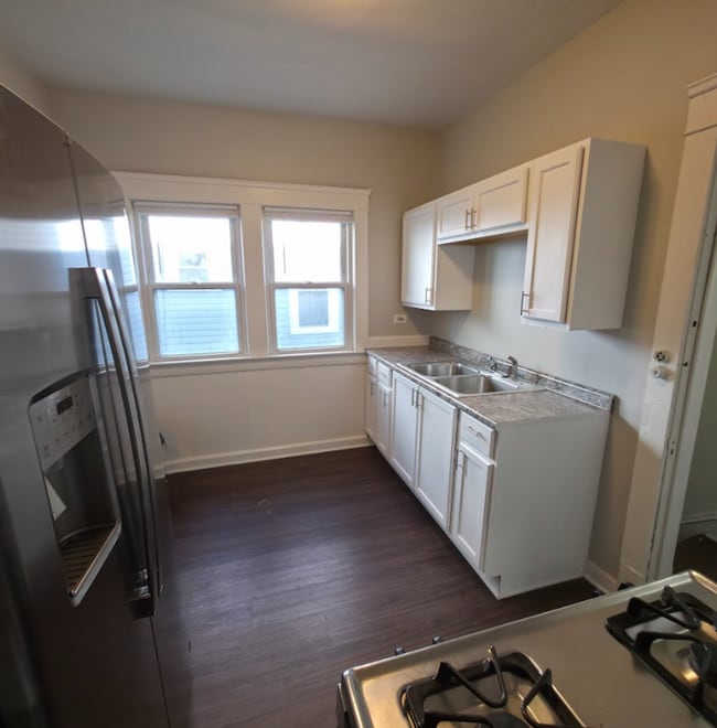 Foto del edificio - 747 E 117th St