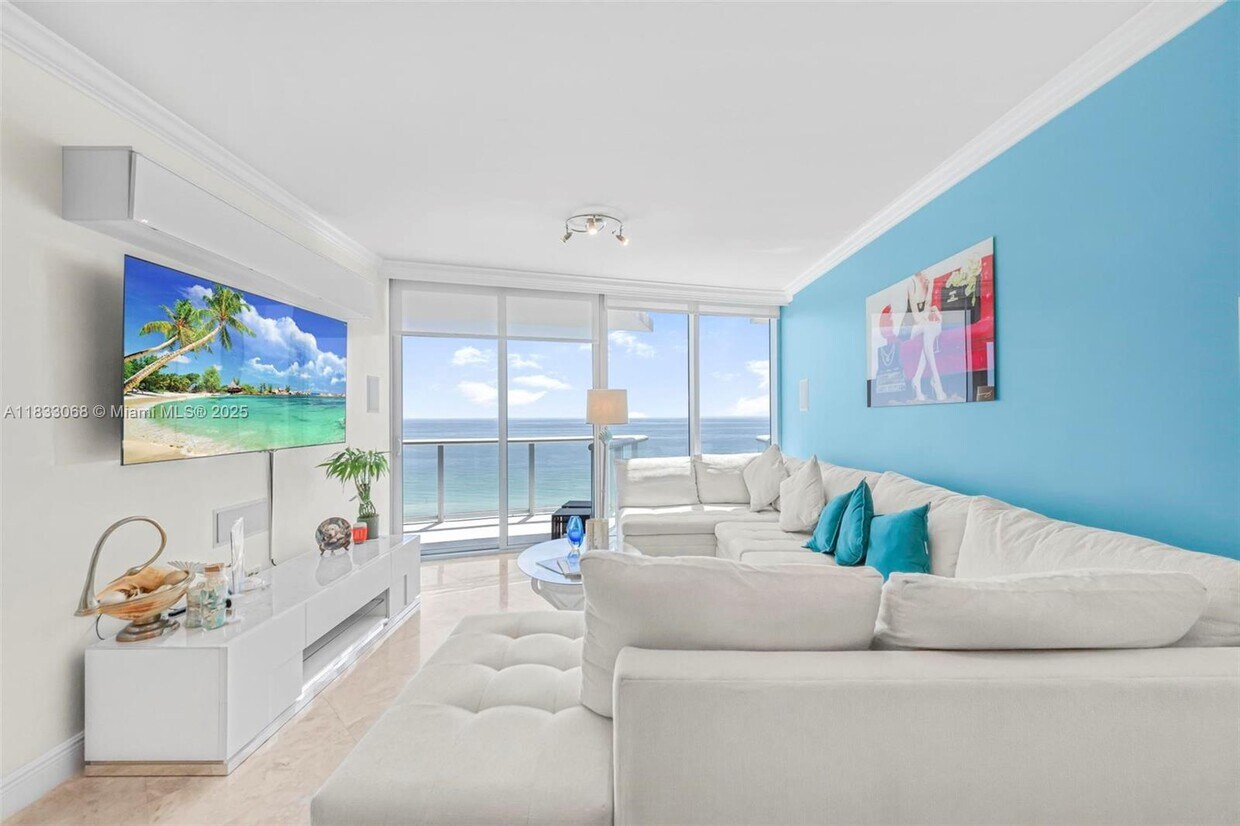 Primary Photo - 17001 Collins Ave