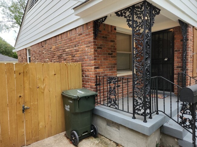 Photo - 1654 Ivy Rd House