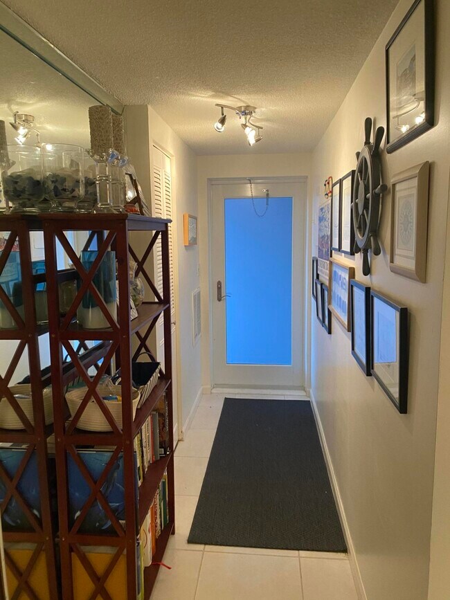 Foto del edificio - 105 NE 19th Ave