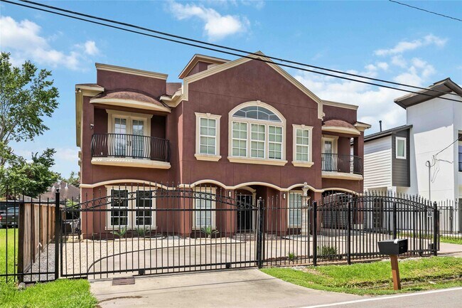 Foto del edificio - 5027 Creekmont Dr