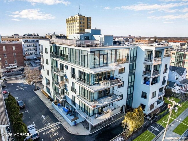 Building Photo - 510 Monroe Ave