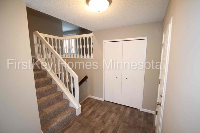 Foto del edificio - 205 Cardinal Ct