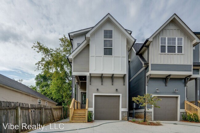 Building Photo - 4 br, 2.5 bath House - 1612 Essex Ave