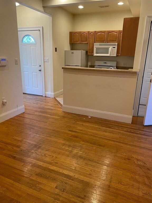 Building Photo - 12 Humboldt Pl