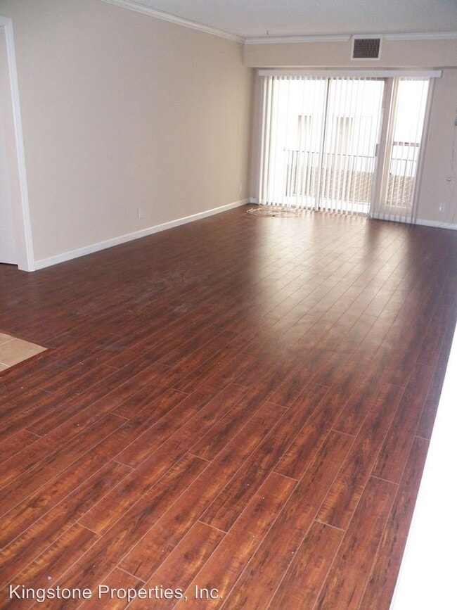 Building Photo - 1150 N Normandie Ave