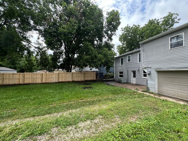 Building Photo - 3 bedroom house $995 per month