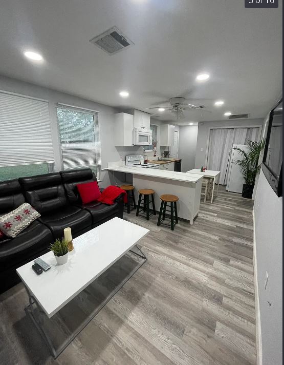 Building Photo - 208 E Magnolia St