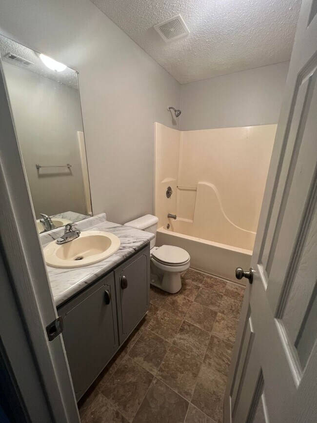 Foto del edificio - SUMMER MOVE-IN SPECIAL: $500 OFF 1ST MONTH...