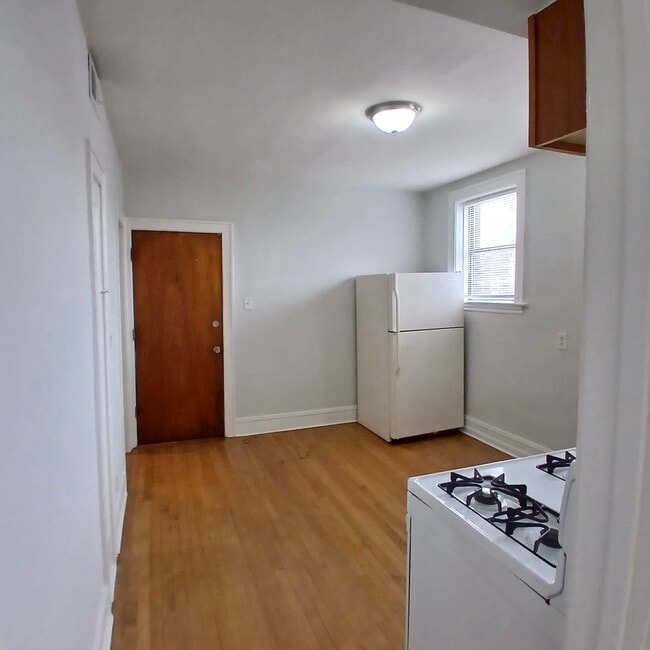 Building Photo - 4810 W Armitage Ave