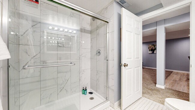Foto del edificio - 8438 Ames St