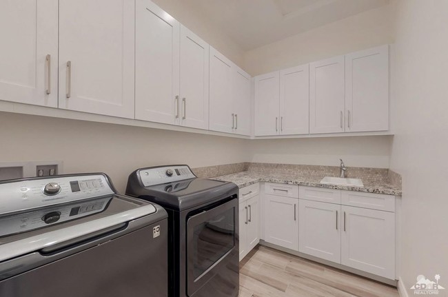Building Photo - Polo Club - 2 Bed/ 3 Bath