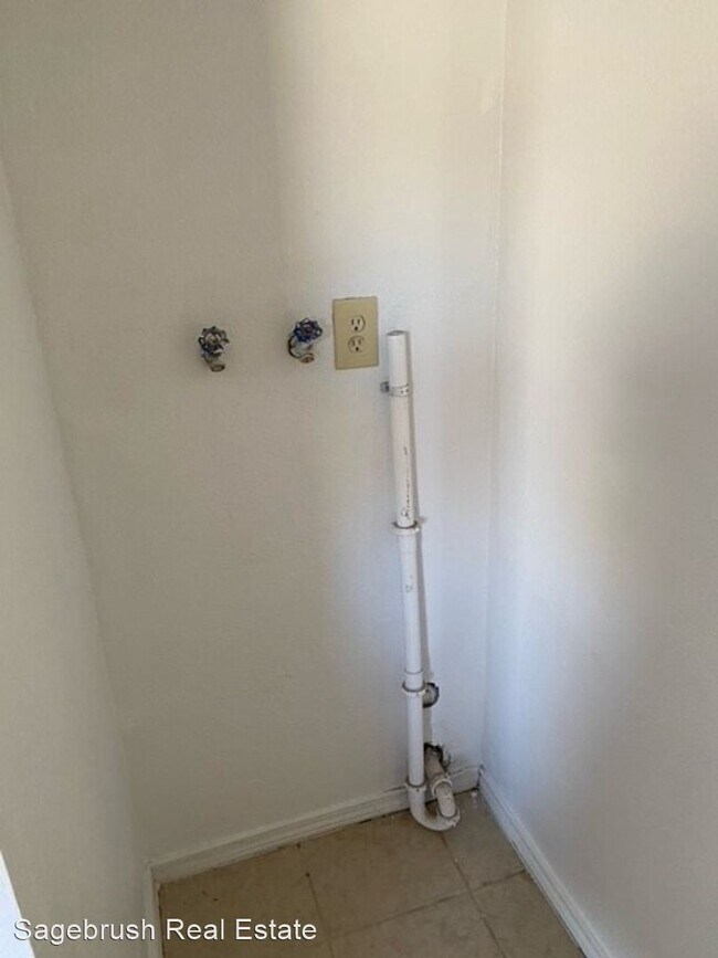 Foto del edificio - 3 br, 1.5 bath House - Herb Street 200