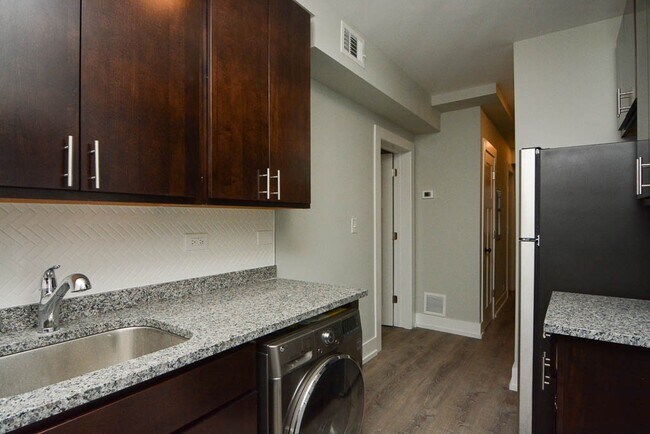 Foto del edificio - 1131 Maple Ave