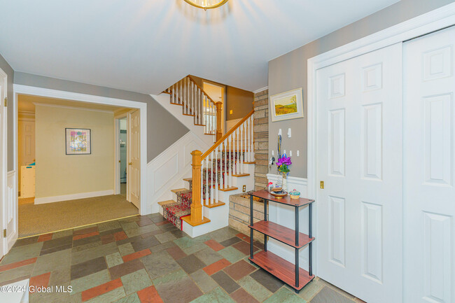 Building Photo - 8 Myton Ln