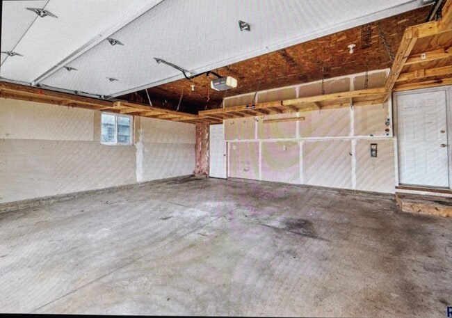 Building Photo - New Property!!